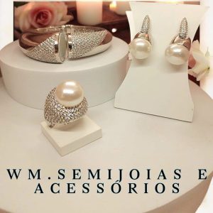 Conjunto Inspirado em Alta Joalheria em banho ródio com cravação em Microzircônias.