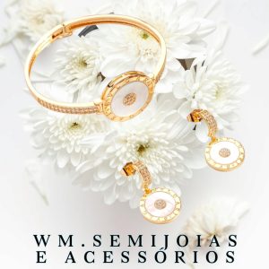 Conjunto Inspirado em Alta Joalheria famosa em banho ouro com madrepérola