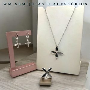 Conjunto Inspirado em Alta Joalheria em banho Ródio Trevo Quatro folhas com cravação em microzircônias
